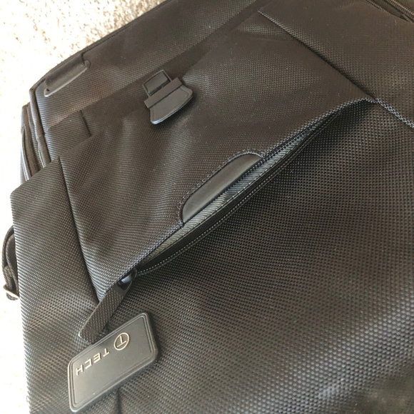 Tumi T-Tech GCG Essential Gear Laptop Black Backpack / shoulder bag. Like new! - Picture 4 of 11